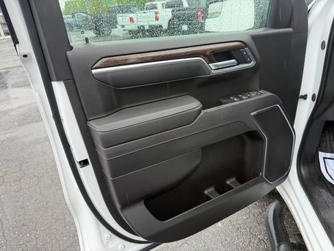 Used 2025 GMC Sierra 1500 Elevation AWD/4WD image 9