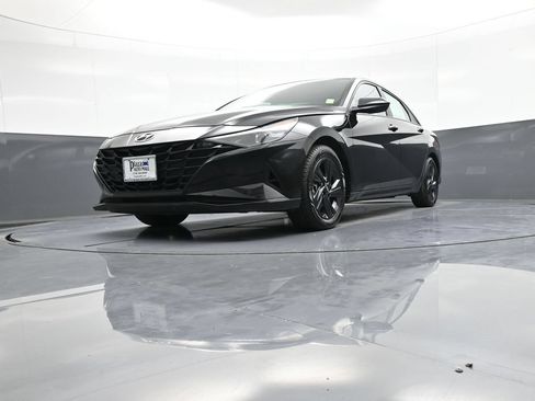 Certified 2023 Hyundai Elantra Blue FWD image 25