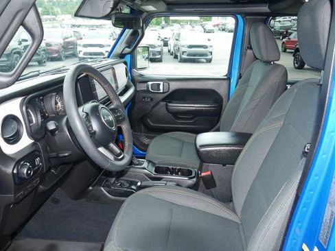 Used 2024 Jeep Wrangler Unlimited Sport AWD/4WD image 2
