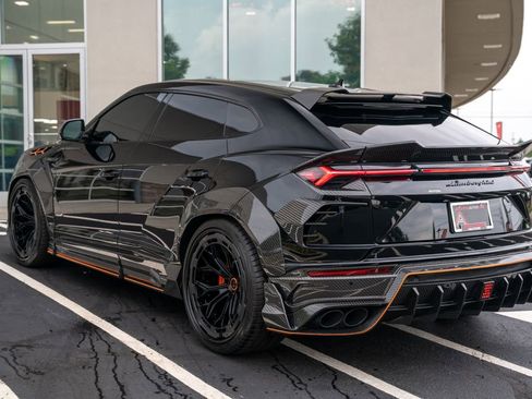 Used 2022 Lamborghini Urus AWD/4WD image 23