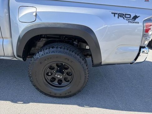 Used 2020 Toyota Tacoma TRD Off-Road AWD/4WD image 10