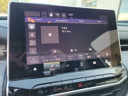 Used 2024 Jeep Compass Latitude image 16