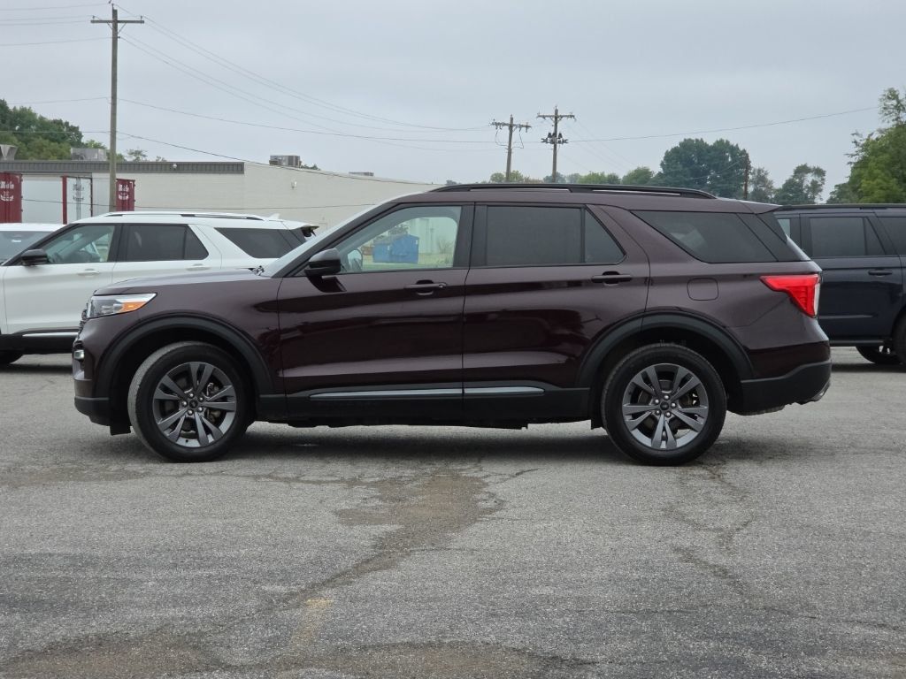 Used 2023 Ford Explorer XLT w/ Equipment Group 202A AWD/4WD image 4