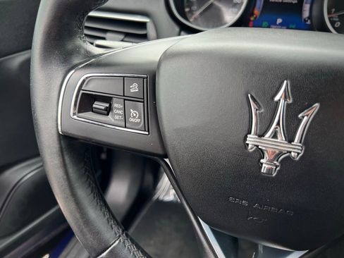 Used 2017 Maserati Levante image 43