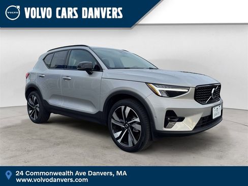 Certified 2025 Volvo XC40 B5 Plus image 1