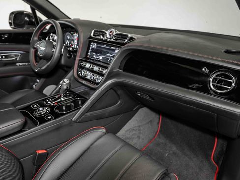 Certified 2022 Bentley Bentayga image 4