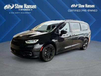 Used 2025 Chrysler Pacifica Limited