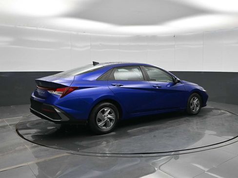 Used 2024 Hyundai Elantra SE FWD image 8