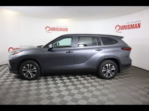 Used 2024 Toyota Highlander XLE AWD/4WD image 16