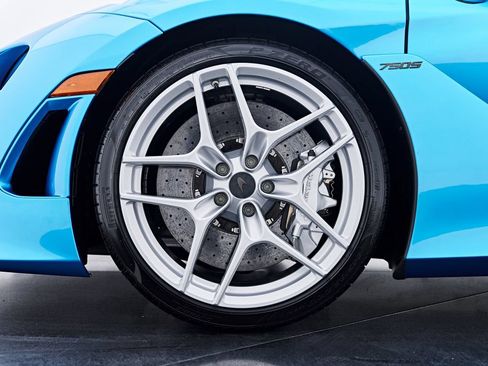 Used 2025 McLaren 750S Spider RWD image 3