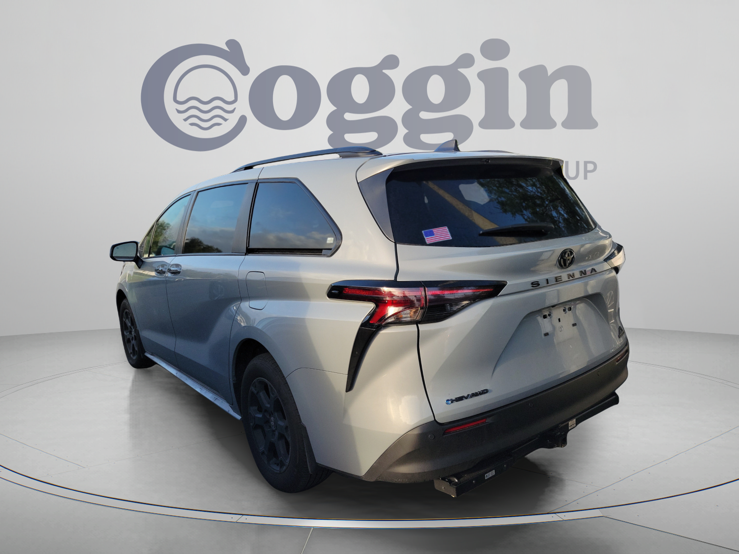 Used 2026 Toyota Sienna XLE Woodland Edition AWD/4WD image 4