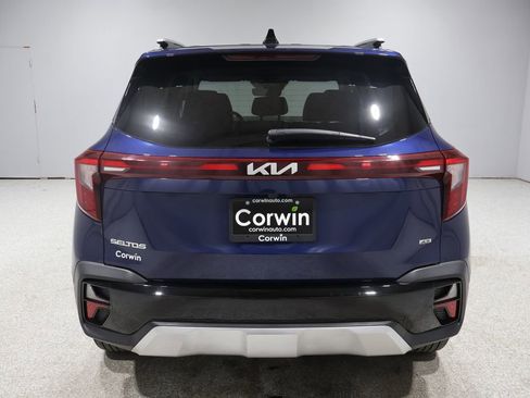 Used 2025 Kia Seltos EX image 3