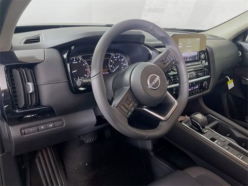 New 2025 Nissan Pathfinder SV image 7