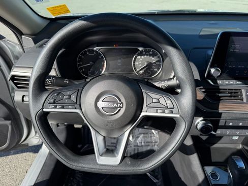 Used 2024 Nissan Altima 2.5 SV image 21