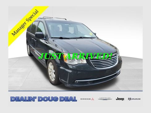 Used 2016 Chrysler Town & Country Touring FWD image 1