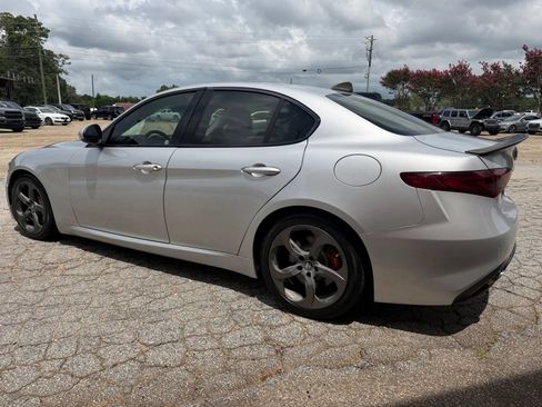 Used 2017 Alfa Romeo Giulia w/ Sport Appearance Package RWD image 5