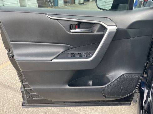 Used 2022 Toyota RAV4 XLE Premium FWD image 11