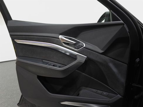 Used 2023 Audi e-tron Chronos w/ Chronos Package image 28