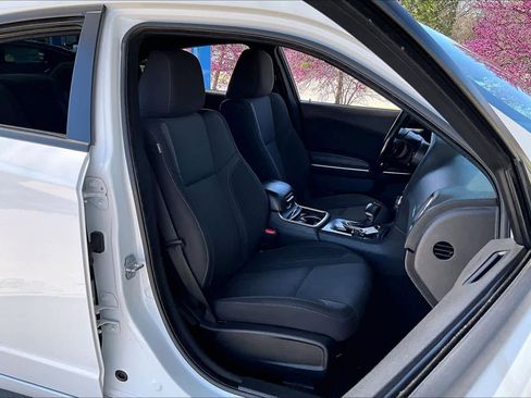 Used 2019 Dodge Charger SXT image 9