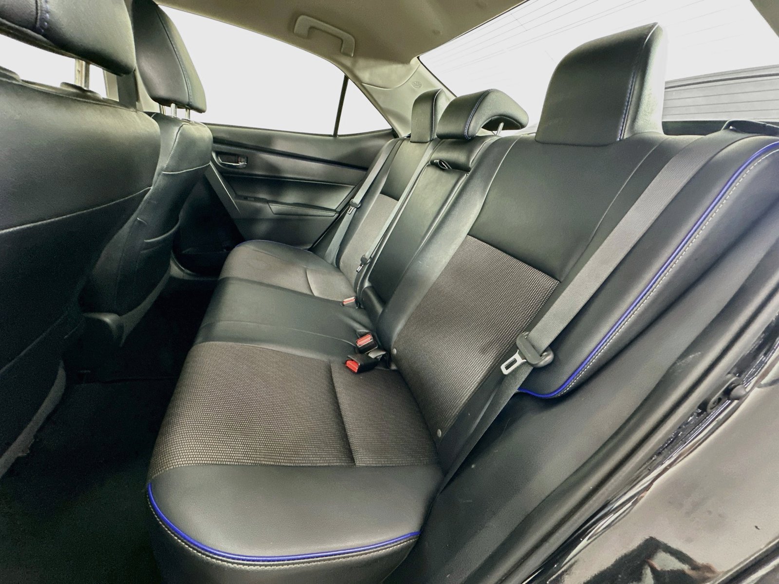 Used 2017 Toyota Corolla SE FWD image 22