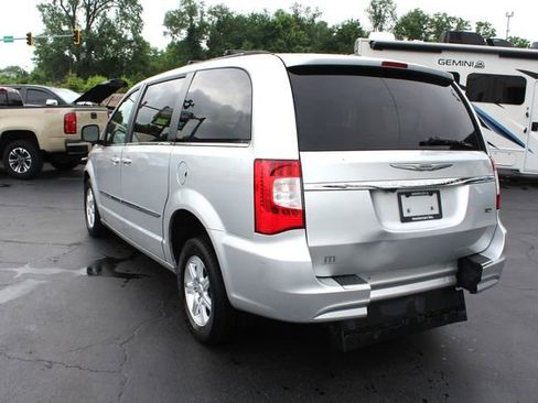 Used 2012 Chrysler Town & Country Touring image 12