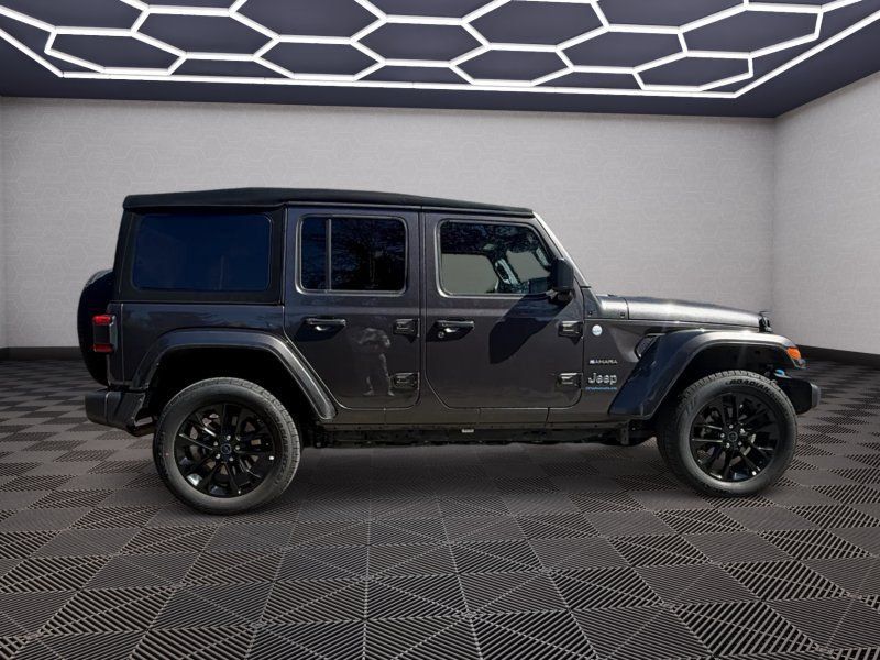 Used 2024 Jeep Wrangler Unlimited Sahara AWD/4WD image 21