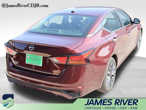 Used 2025 Nissan Altima 2.5 SV FWD image 5