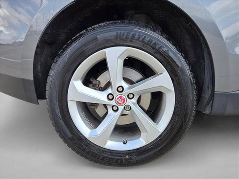 Used 2018 Jaguar F-PACE Premium image 23