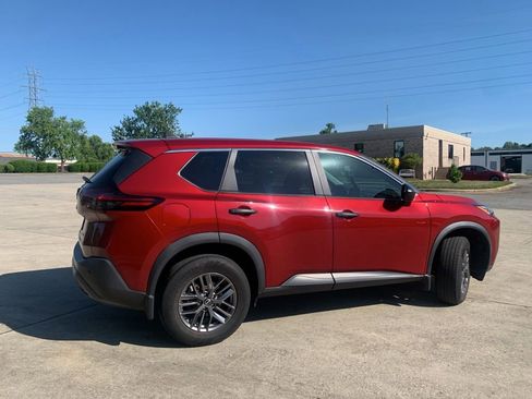 Used 2023 Nissan Rogue S AWD/4WD image 11