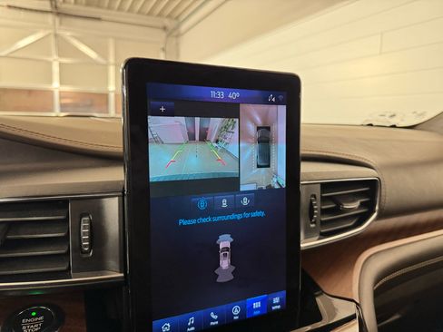 Used 2021 Ford Explorer King Ranch w/ Premium Technology Package image 25