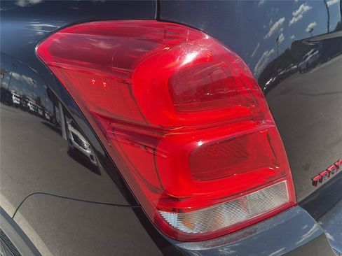 Used 2022 Chevrolet Trax LT w/ Redline Edition AWD/4WD image 28