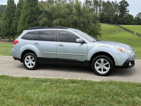 Used 2013 Subaru Outback 2.5i Premium w/ All-Weather Pkg AWD/4WD image 7