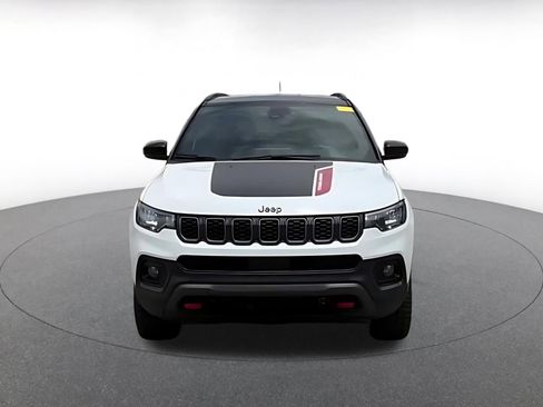 Used 2025 Jeep Compass Trailhawk AWD/4WD image 4