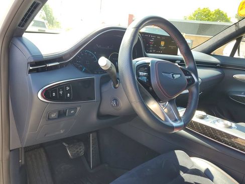 Used 2022 Genesis GV70 3.5T Sport w/ Sport Prestige Package AWD/4WD image 20