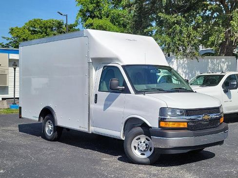 New 2025 Chevrolet Express 3500 w/ Power Convenience Package image 26