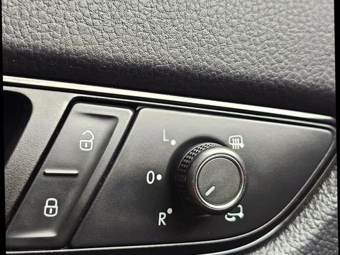 Used 2022 Volkswagen Passat 2.0T image 31