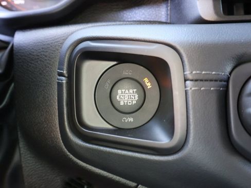 Used 2024 Jeep Gladiator Rubicon w/ Technology Group image 31