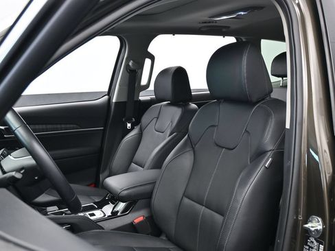 Used 2025 Kia Telluride EX w/ EX Captain's Chair Package FWD image 10