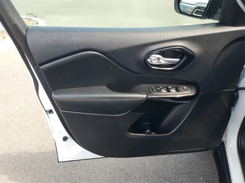 Used 2023 Jeep Cherokee Altitude Lux image 12