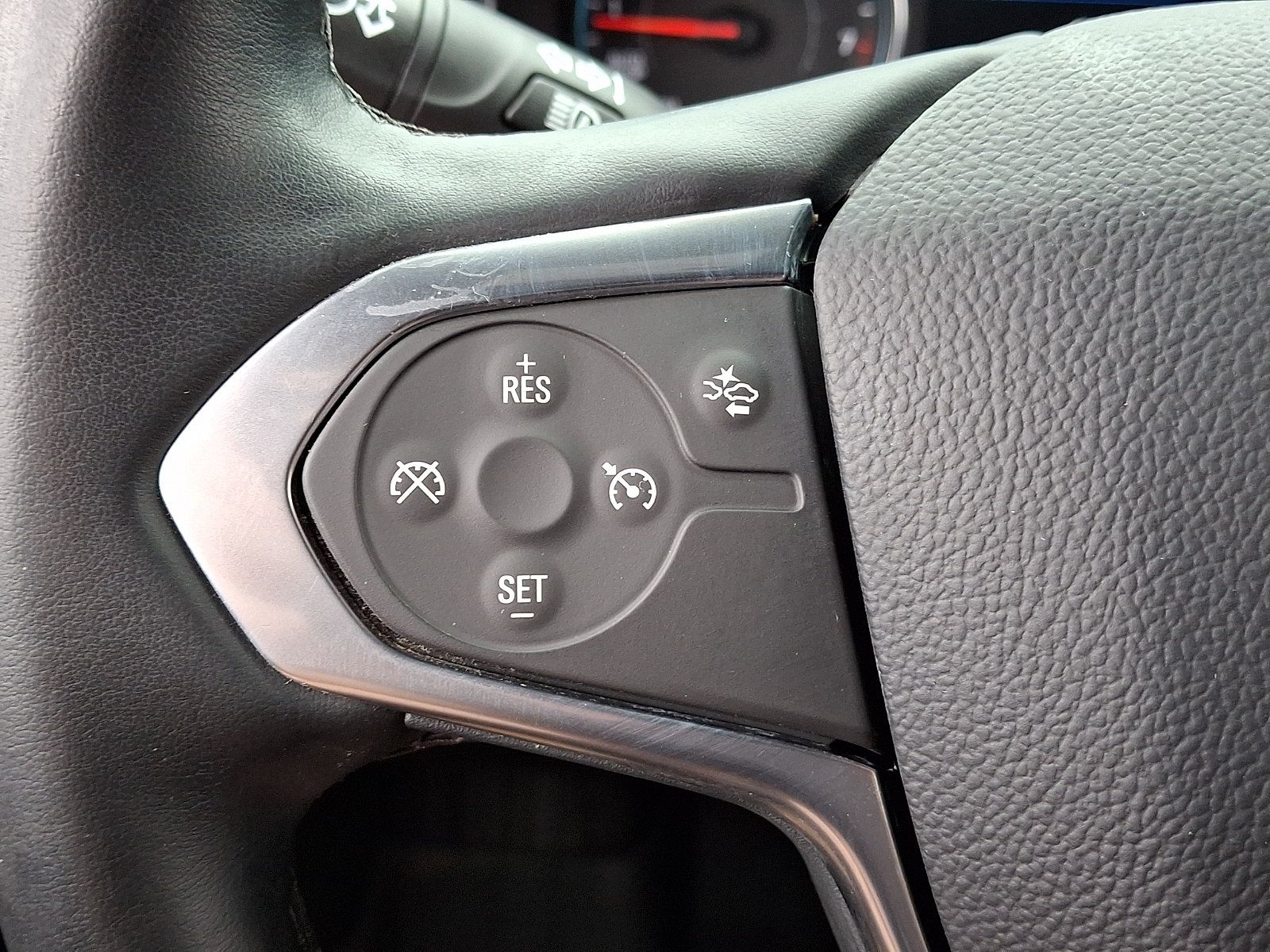 Used 2023 Chevrolet Traverse LT FWD image 28