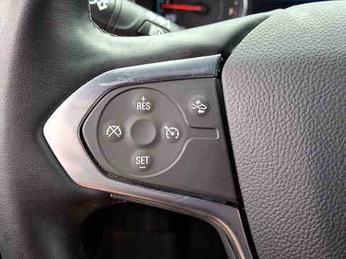 Used 2023 Chevrolet Traverse LT FWD image 28