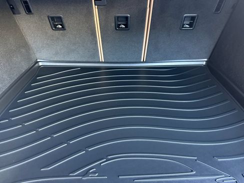 Certified 2026 Porsche Macan AWD/4WD image 17