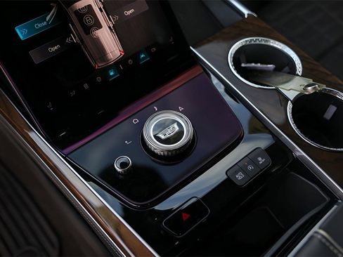 Used 2025 Cadillac Escalade Sport Platinum image 19