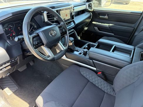 Used 2022 Toyota Tundra SR5 w/ SR5 Convenience Package AWD/4WD image 10
