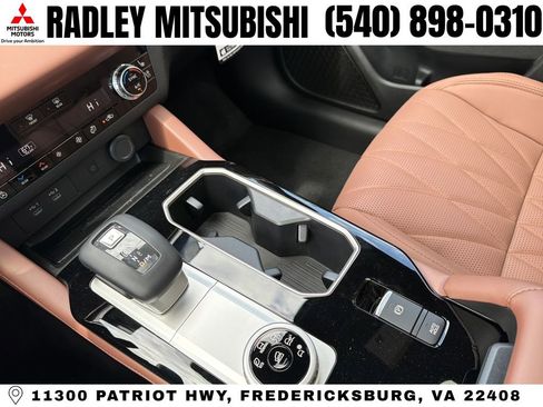 New 2026 Mitsubishi Outlander SEL image 10