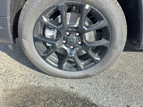 New 2026 Jeep Compass Latitude image 9