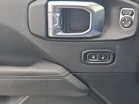 Used 2022 Jeep Wrangler Unlimited Sahara image 14