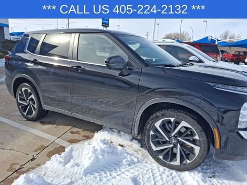 Used 2024 Mitsubishi Outlander SE Black Edition image 15