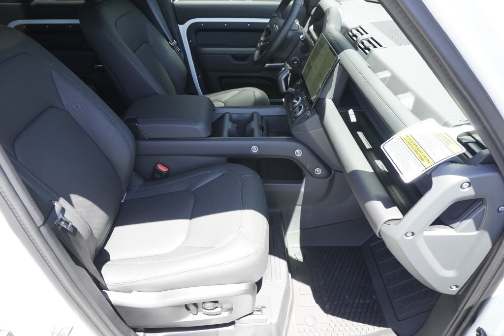 New 2026 Land Rover Defender 110 X-Dynamic SE AWD/4WD image 23