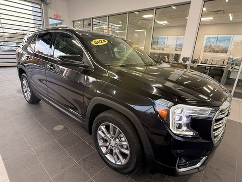 Used 2024 GMC Terrain SLT image 1